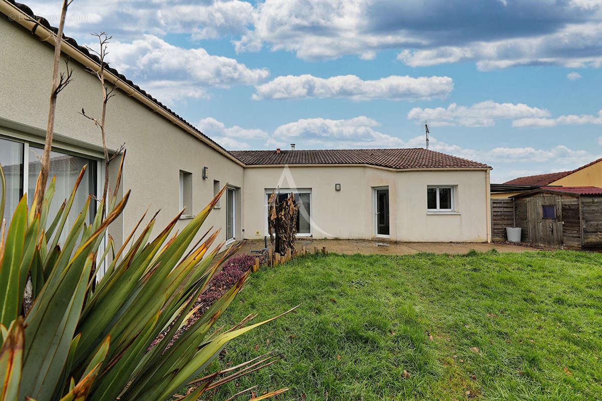 Maison à MONTAIGU