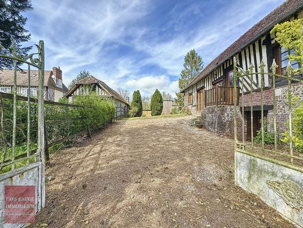 Maison à SAINT-GEORGES-EN-AUGE