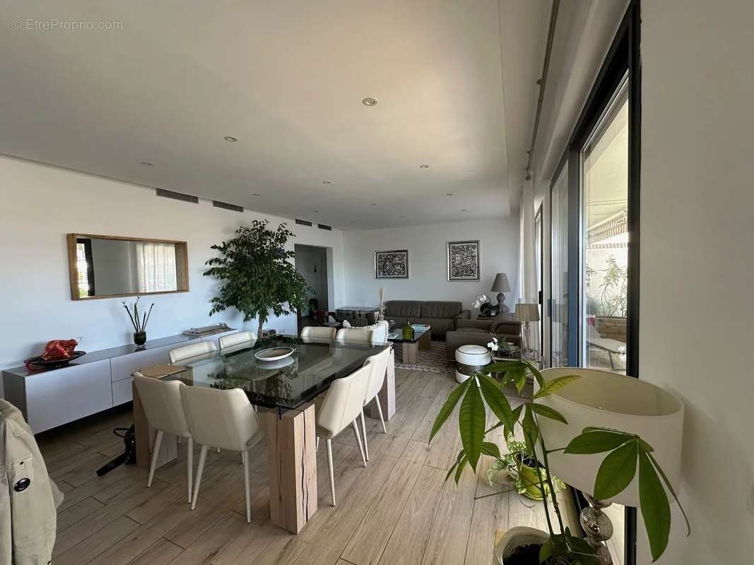 Appartement à MARSEILLE-8E