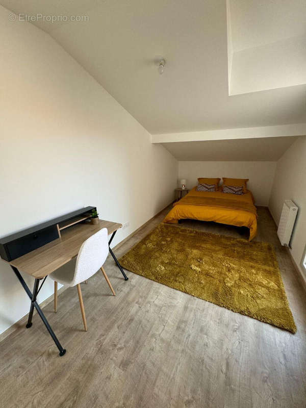 Appartement à PINS-JUSTARET