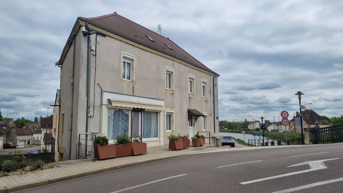 Appartement à PARAY-LE-MONIAL