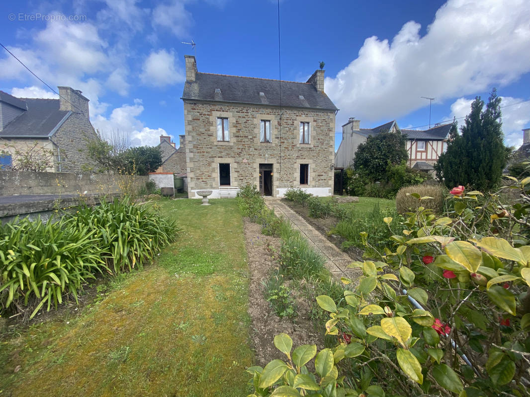 Maison à LEZARDRIEUX