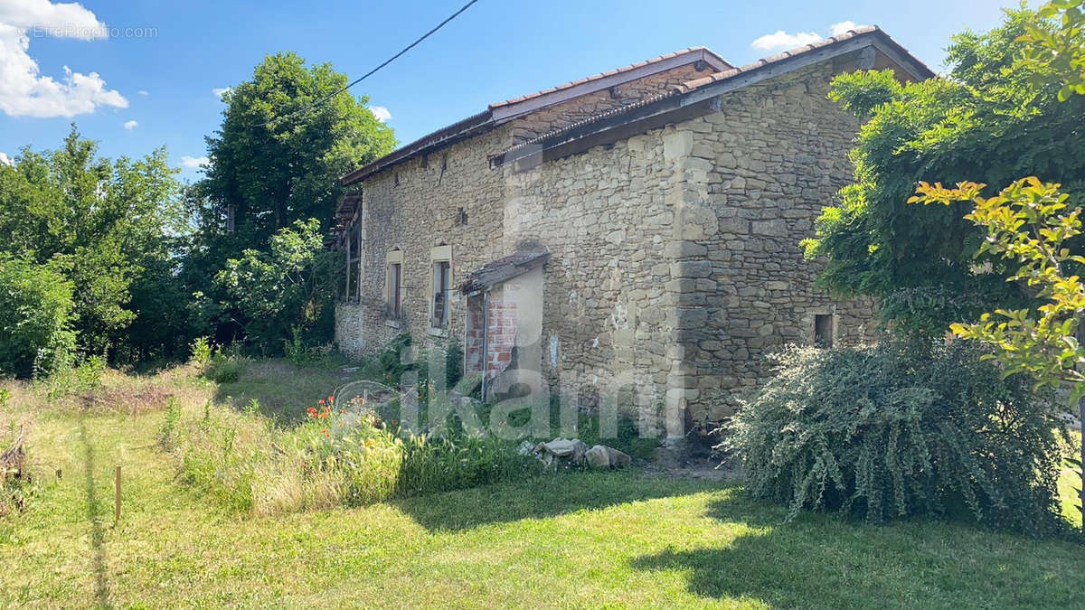 Maison à GENISSIEUX