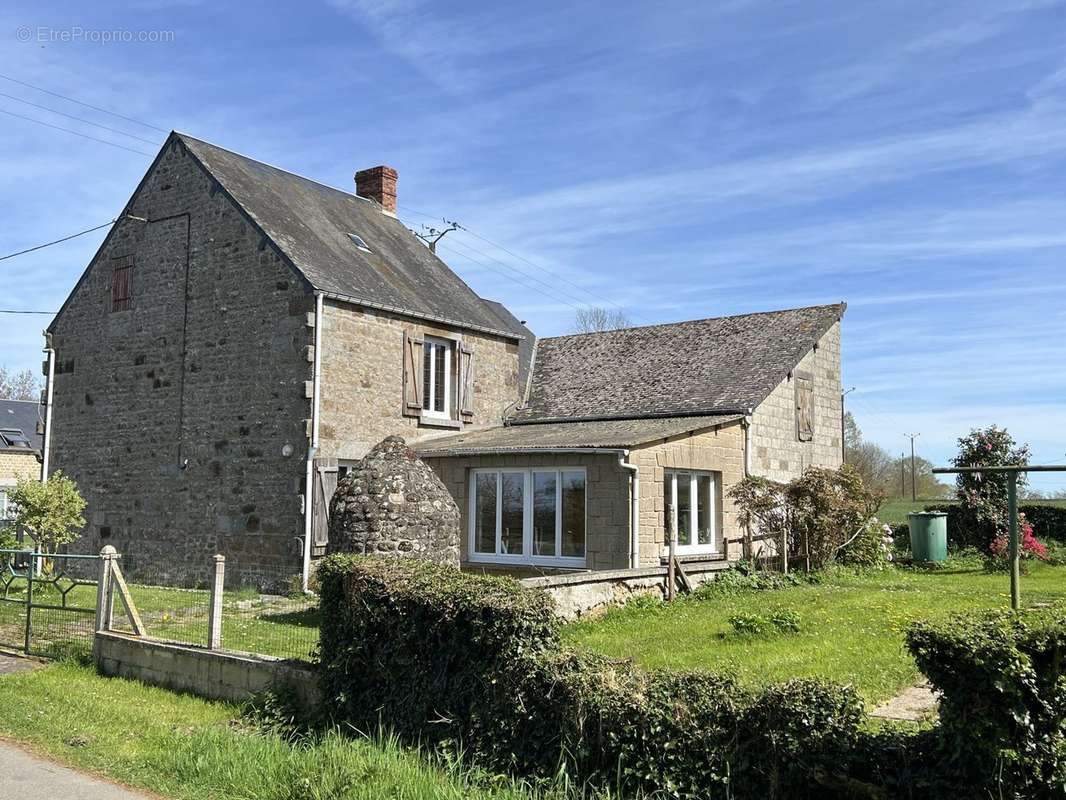 Maison à LA LANDE-DE-LOUGE