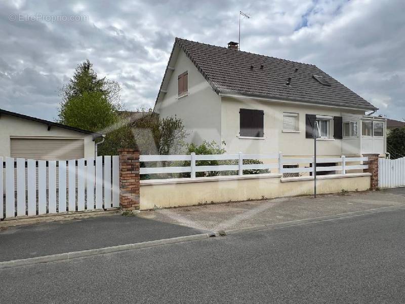 Maison à VARENNES-JARCY