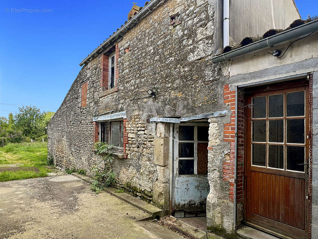 Maison à LE GUE-DE-VELLUIRE