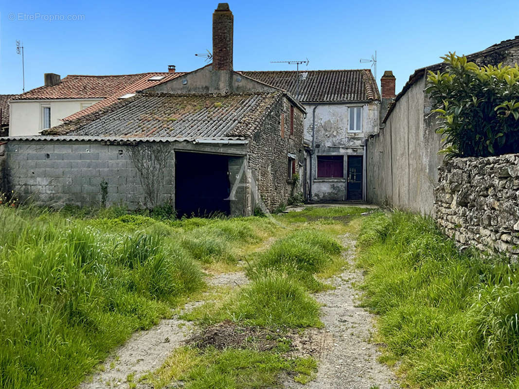 Maison à LE GUE-DE-VELLUIRE