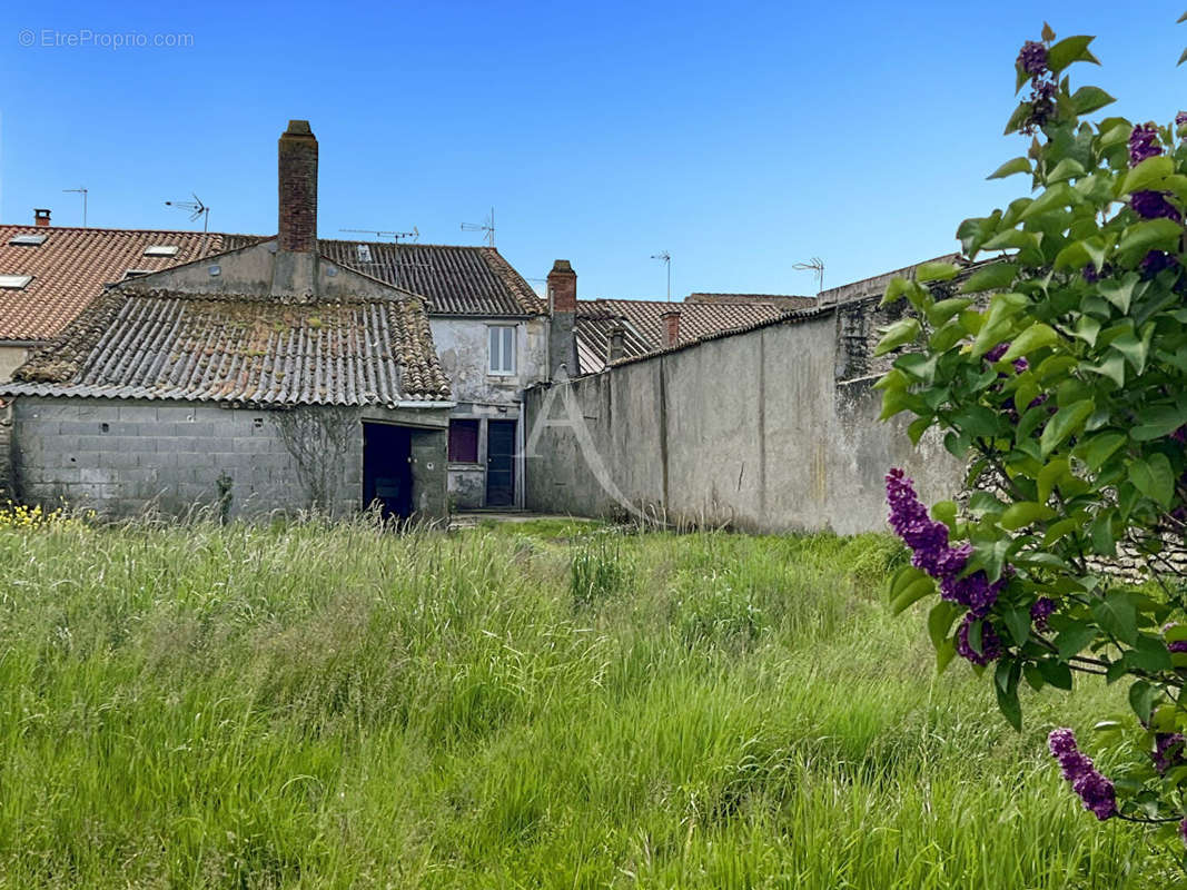 Maison à LE GUE-DE-VELLUIRE