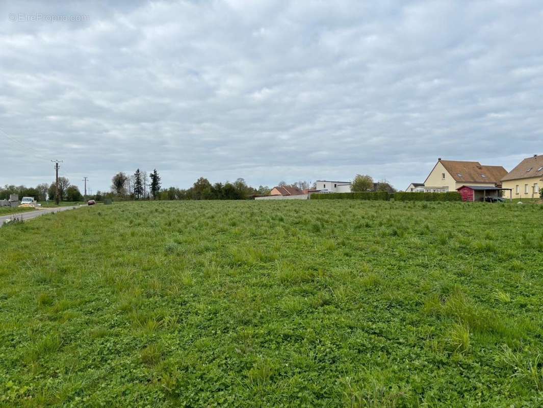 Terrain à DOMPIERRE