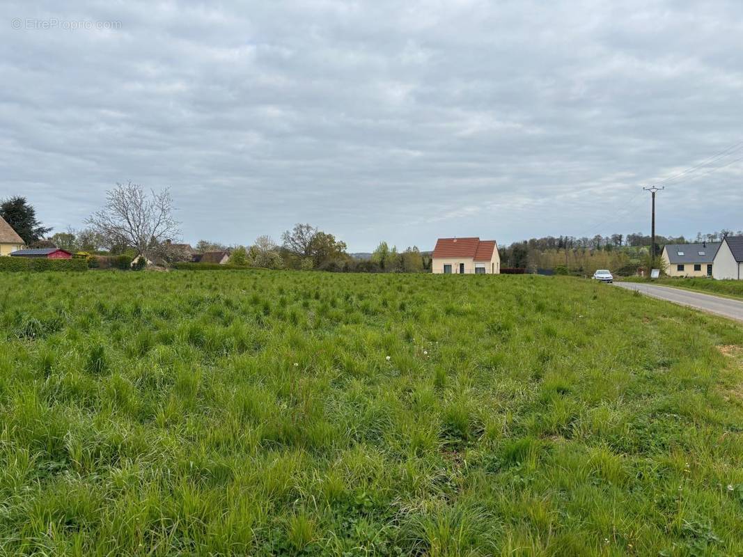 Terrain à DOMPIERRE