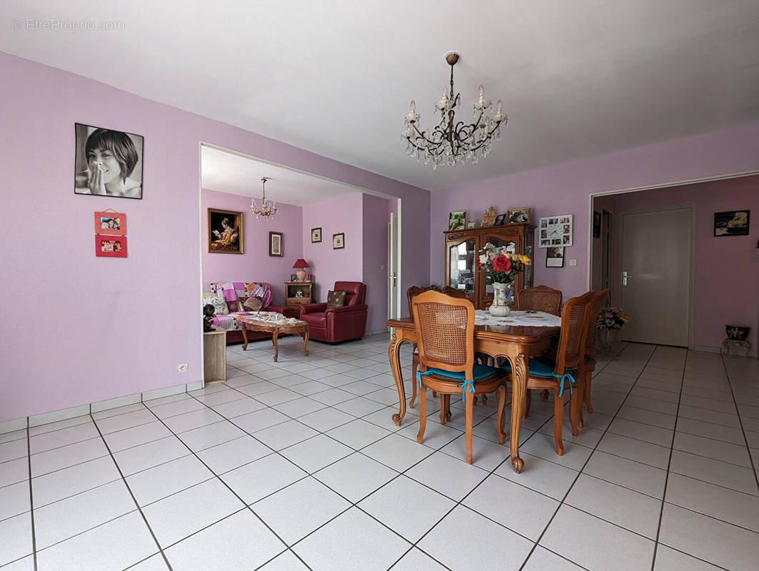 Appartement à CHENOVE