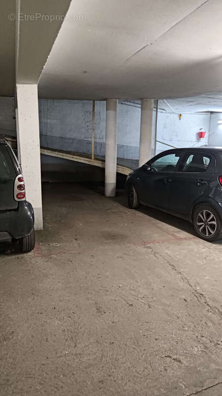 Parking à PARIS-11E