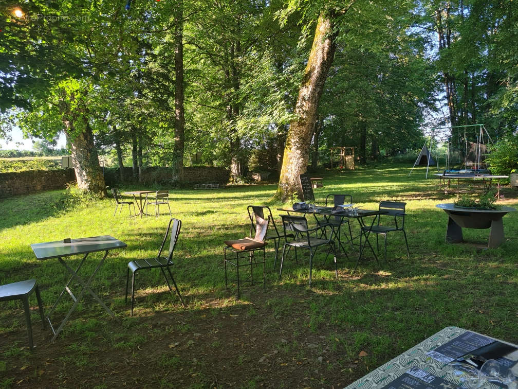 Commerce à MONTFAUCON-EN-VELAY