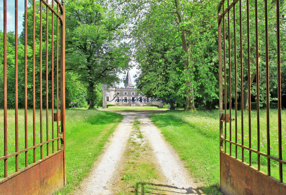 Maison à CHAMPAGNAC-DE-BELAIR