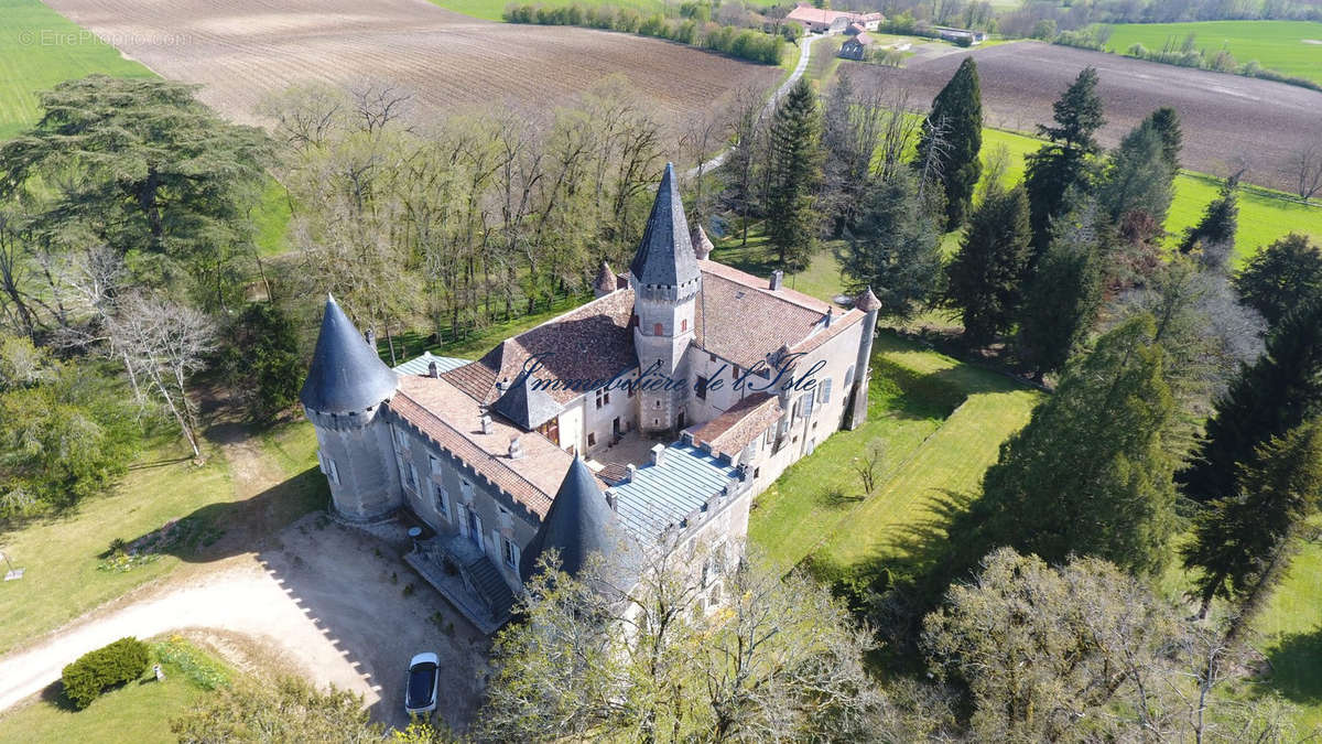 Maison à CHAMPAGNAC-DE-BELAIR