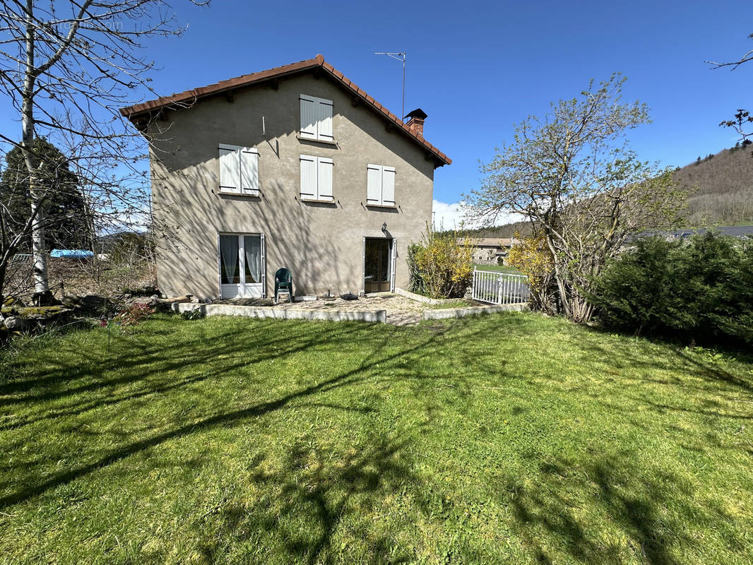 Maison à SAINT-JULIEN-DU-PINET