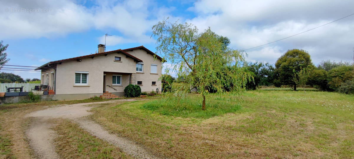 Maison à LA CHOMETTE