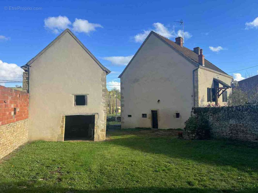 Maison à CHAROLLES