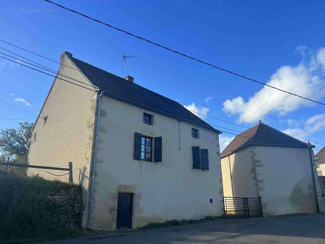 Maison à CHAROLLES