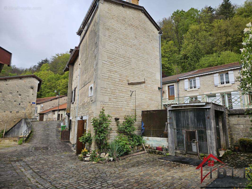 Maison à CHEVILLON