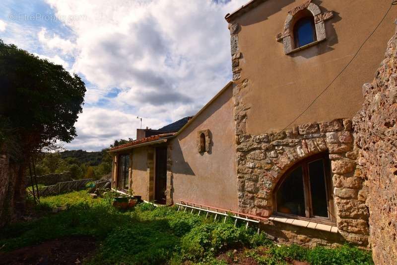 Maison à SAINT-GUILHEM-LE-DESERT