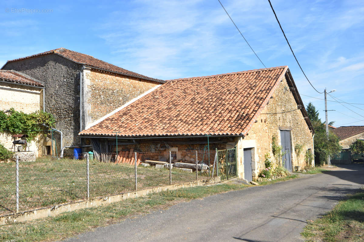 Maison à MONTBRON