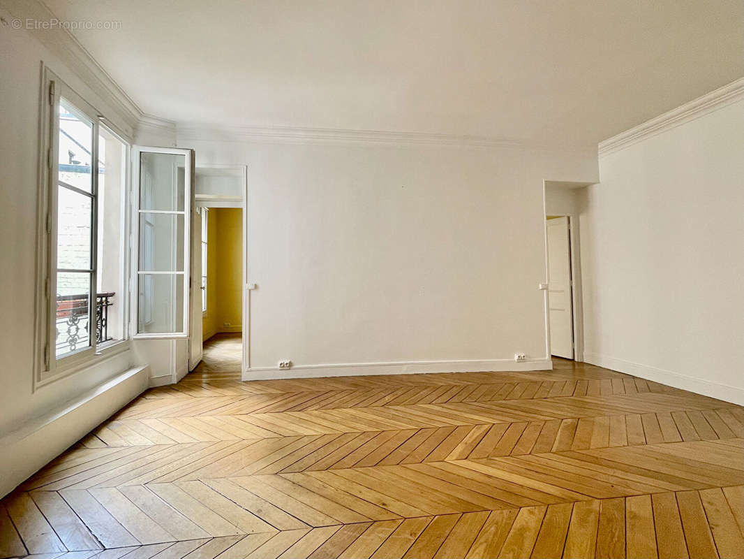 Appartement à PARIS-1E