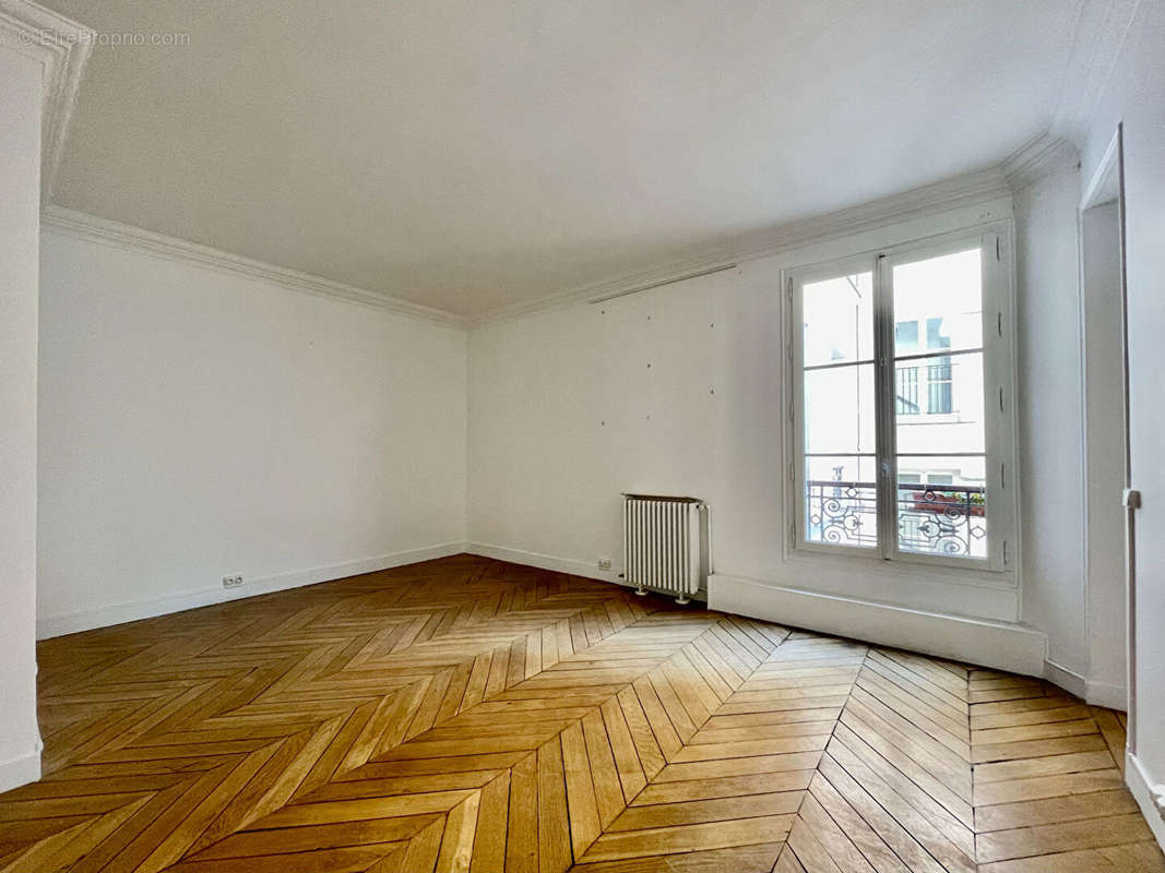 Appartement à PARIS-1E