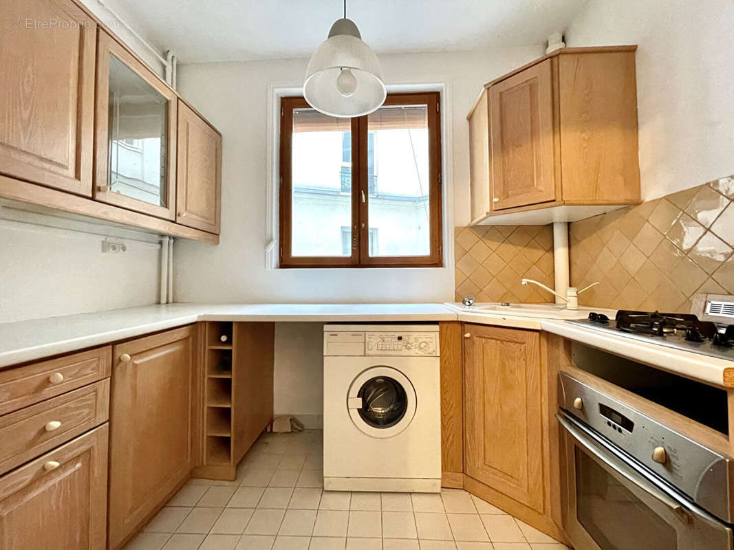 Appartement à PARIS-1E