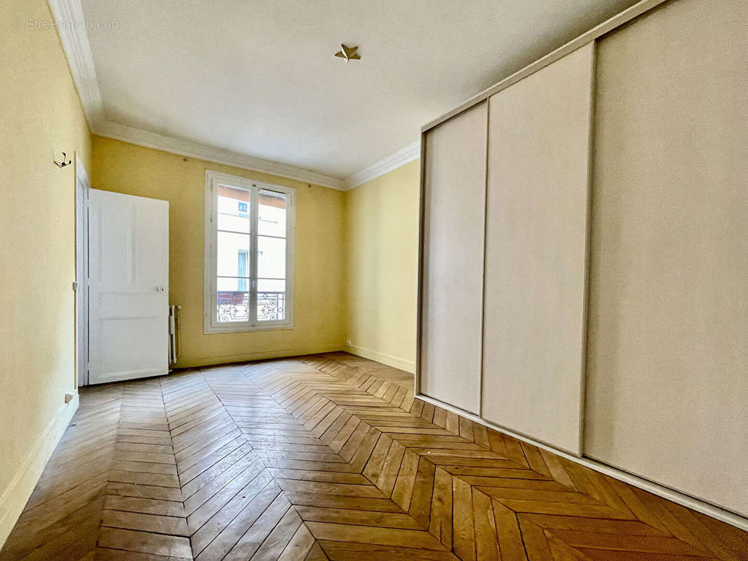 Appartement à PARIS-1E