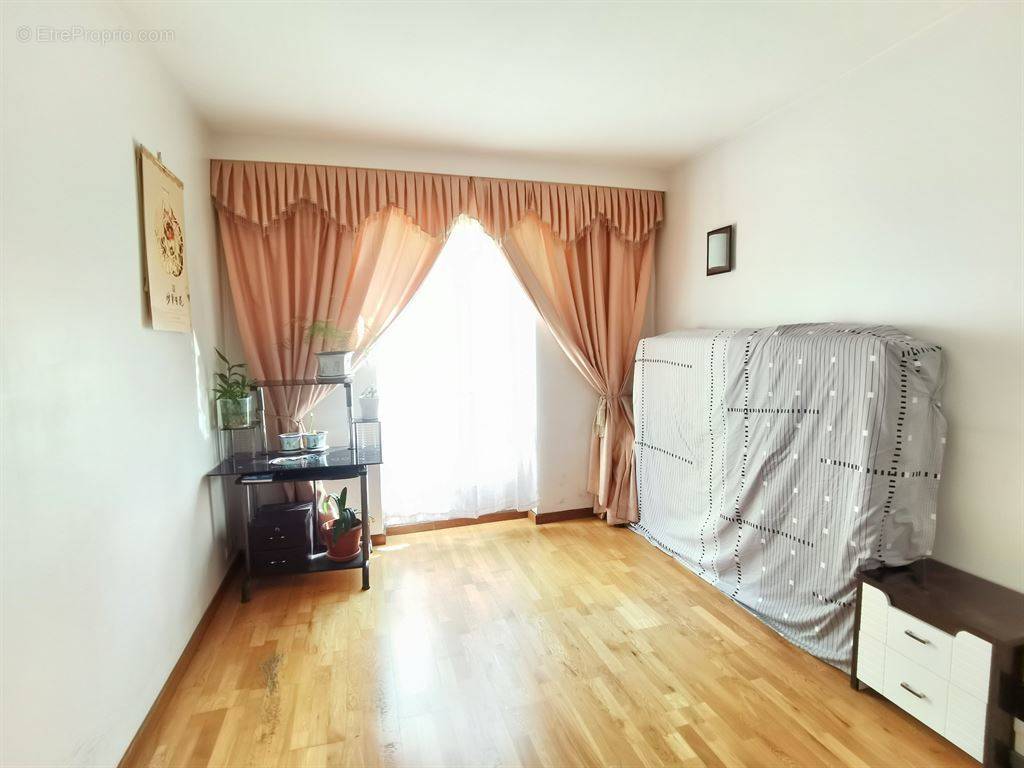 Appartement à PARIS-10E