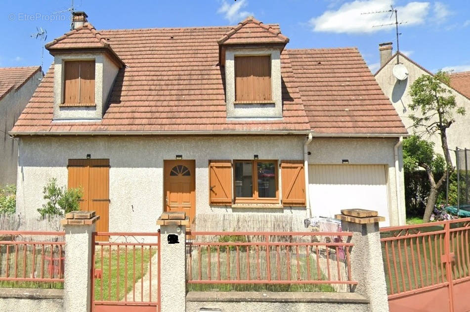 Maison à OZOIR-LA-FERRIERE