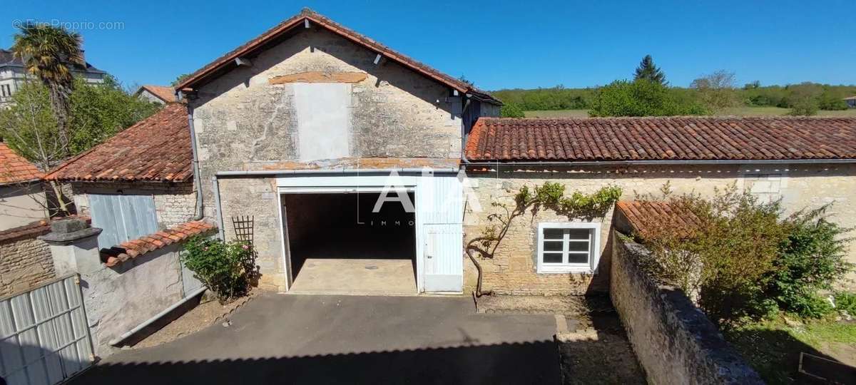 Maison à AUNAC