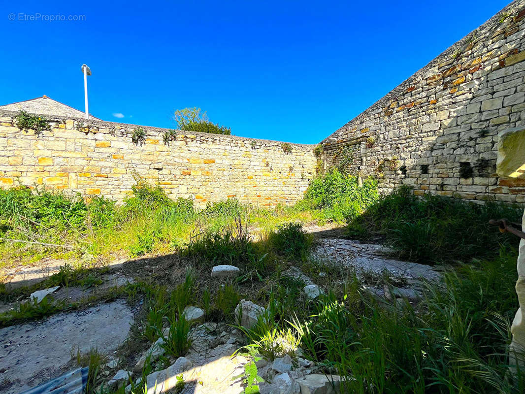 Terrain à SAINTE-SOULLE