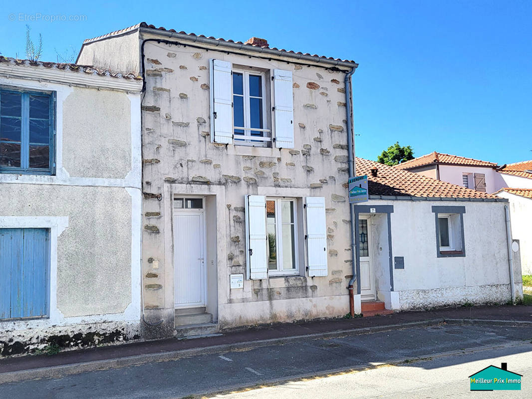 Maison à SAINT-ETIENNE-DE-MER-MORTE