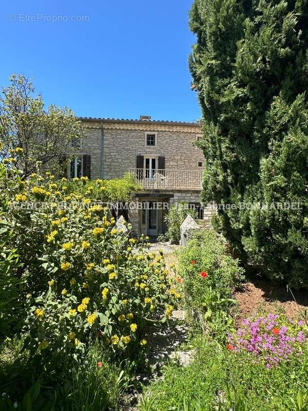 Maison à ROUSSET-LES-VIGNES