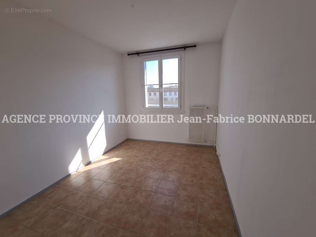 Appartement à SAINT-PAUL-TROIS-CHATEAUX