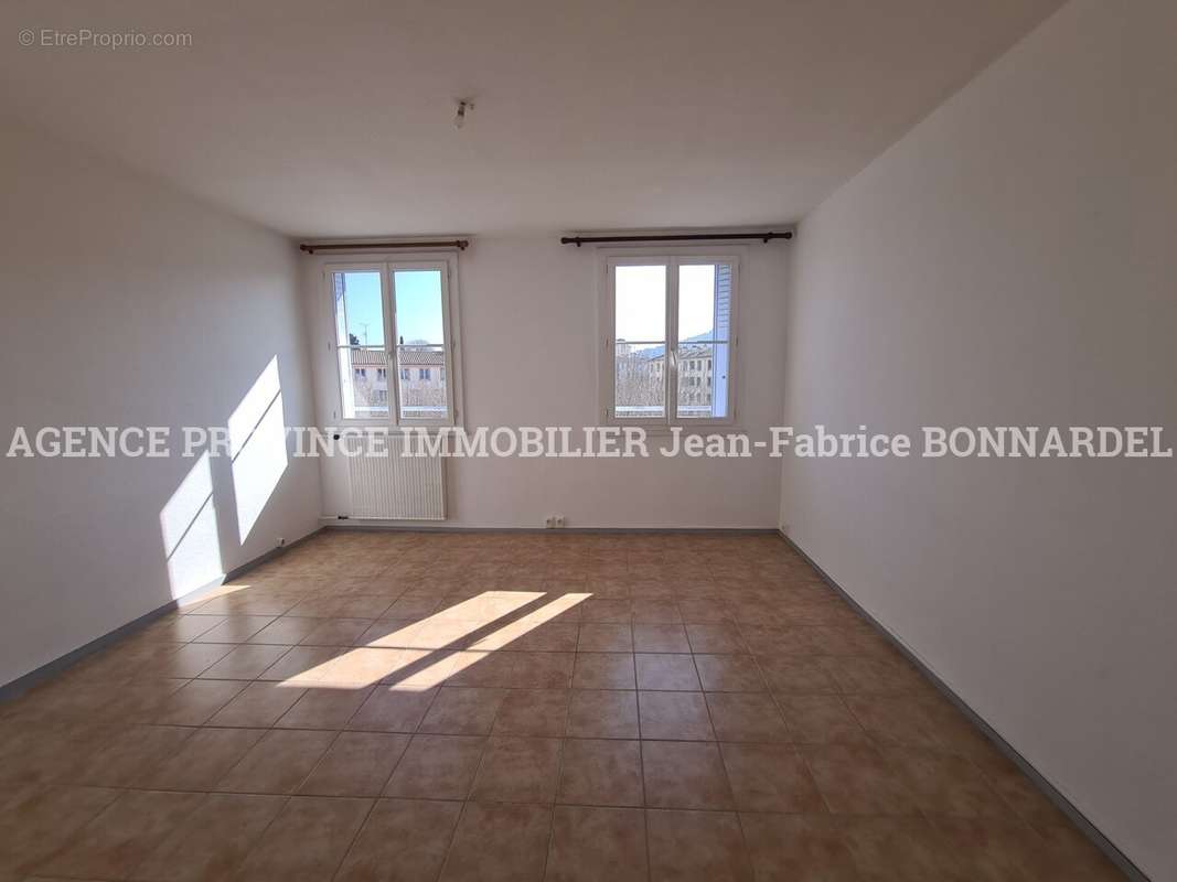 Appartement à SAINT-PAUL-TROIS-CHATEAUX