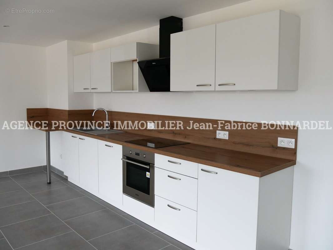 Appartement à SAINTE-CECILE-LES-VIGNES