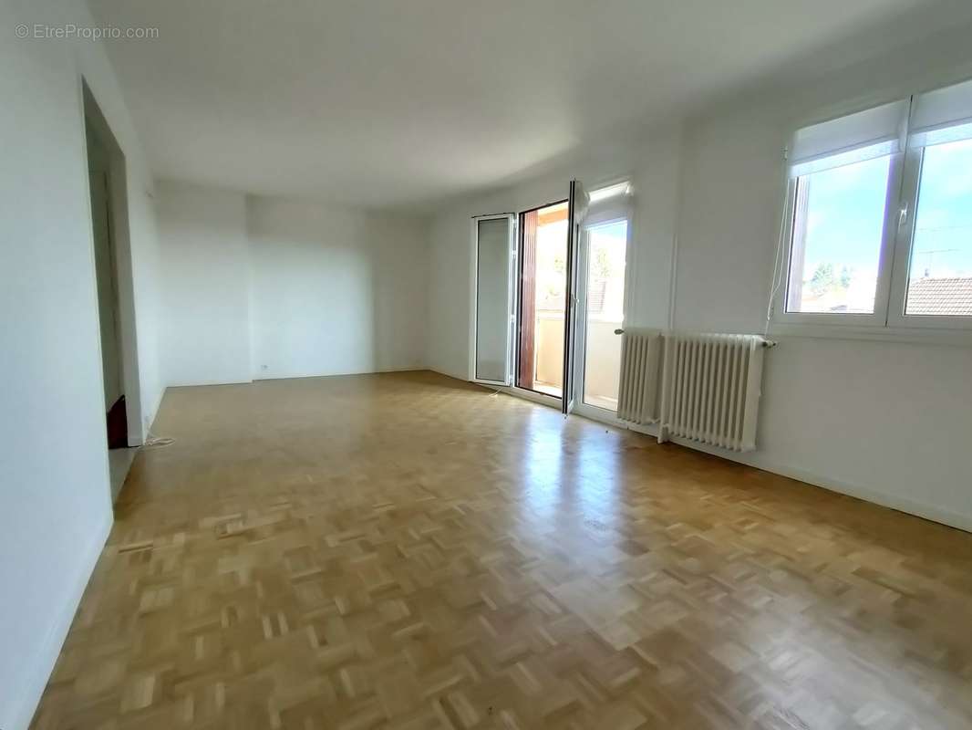 Appartement à VAUHALLAN