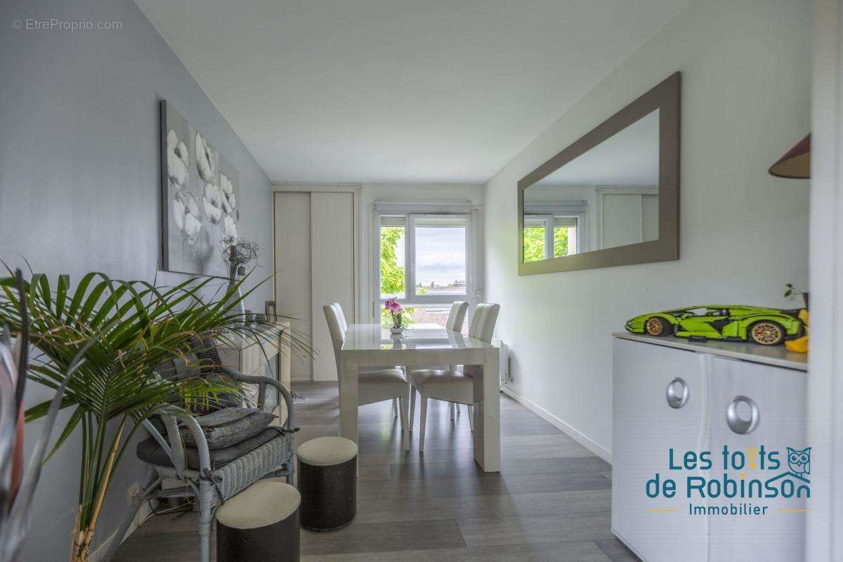 Appartement à VERRIERES-LE-BUISSON