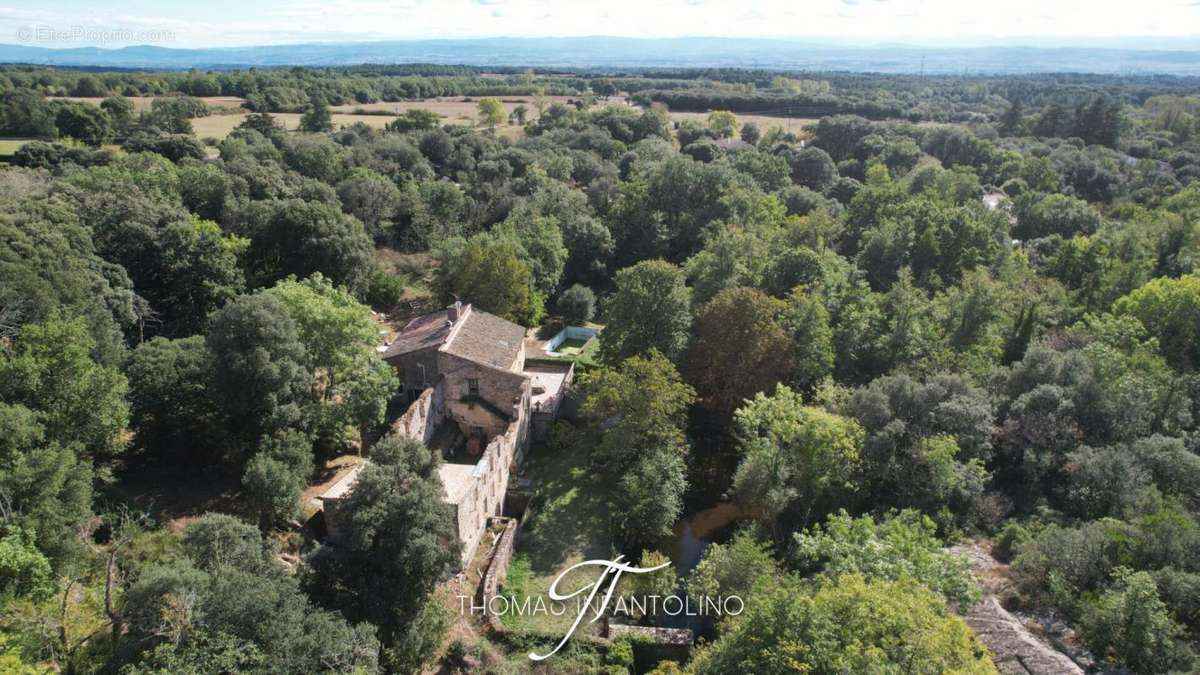 Maison à BROUSSES-ET-VILLARET