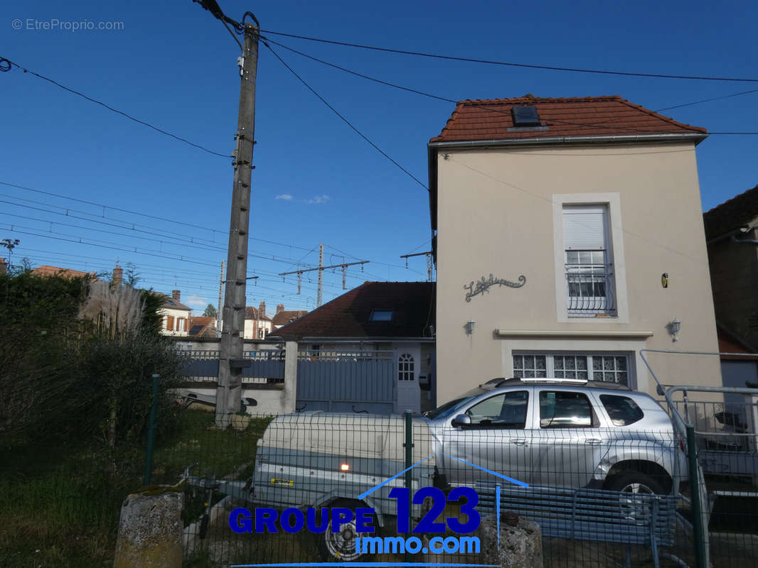 Maison à BRIENON-SUR-ARMANCON