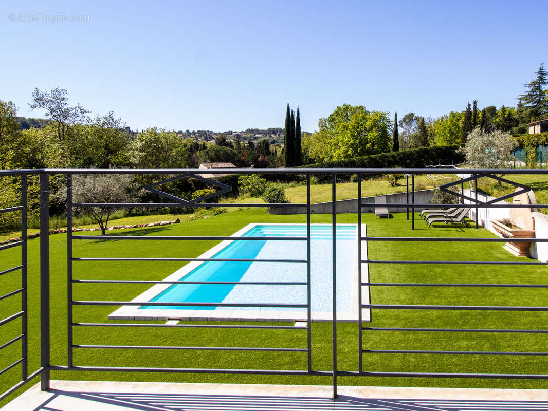 Maison à CHATEAUNEUF-GRASSE