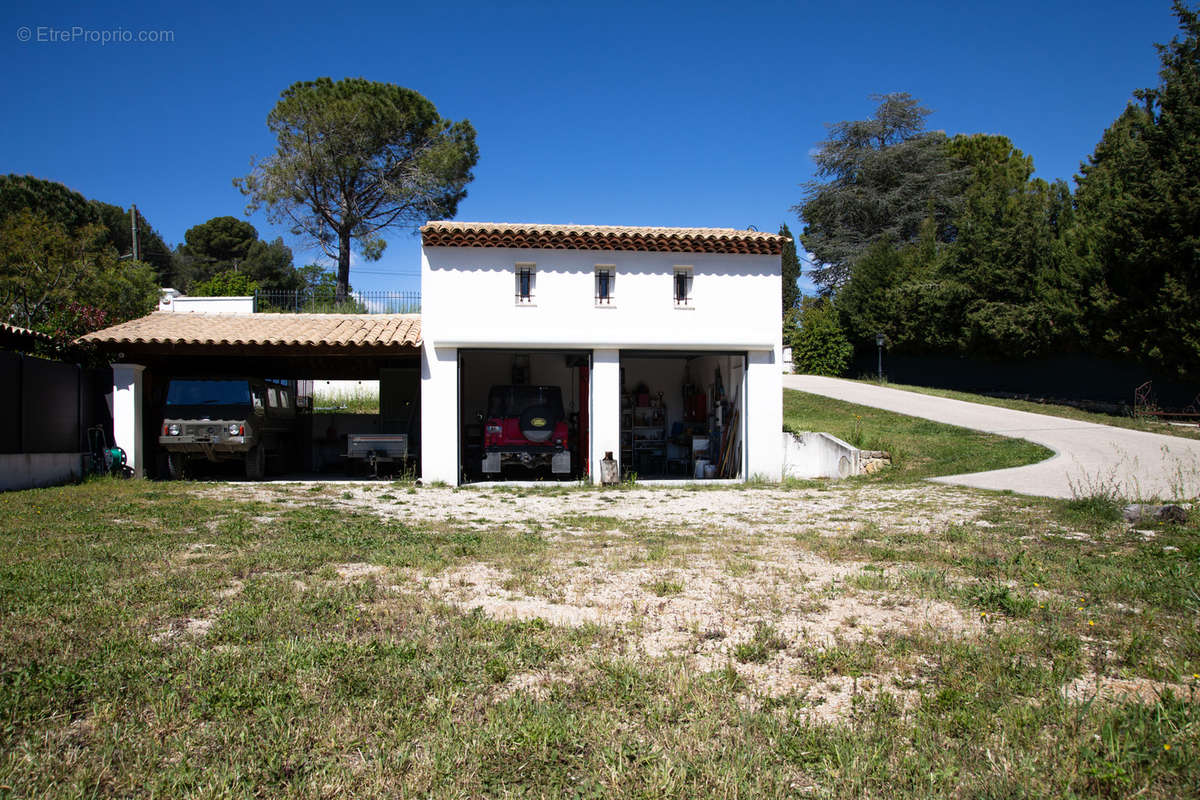 Maison à CHATEAUNEUF-GRASSE