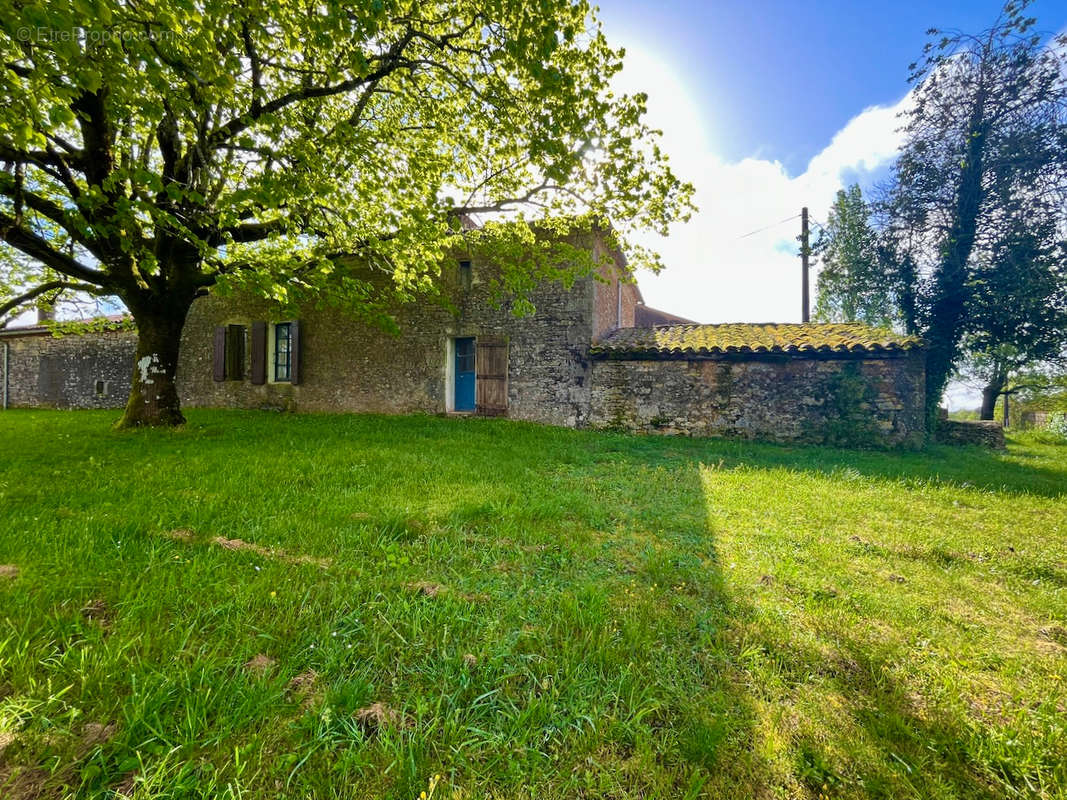 Maison à CUZORN