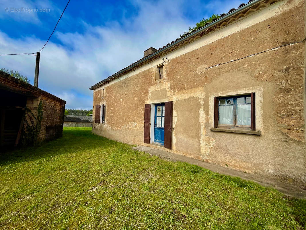 Maison à CUZORN