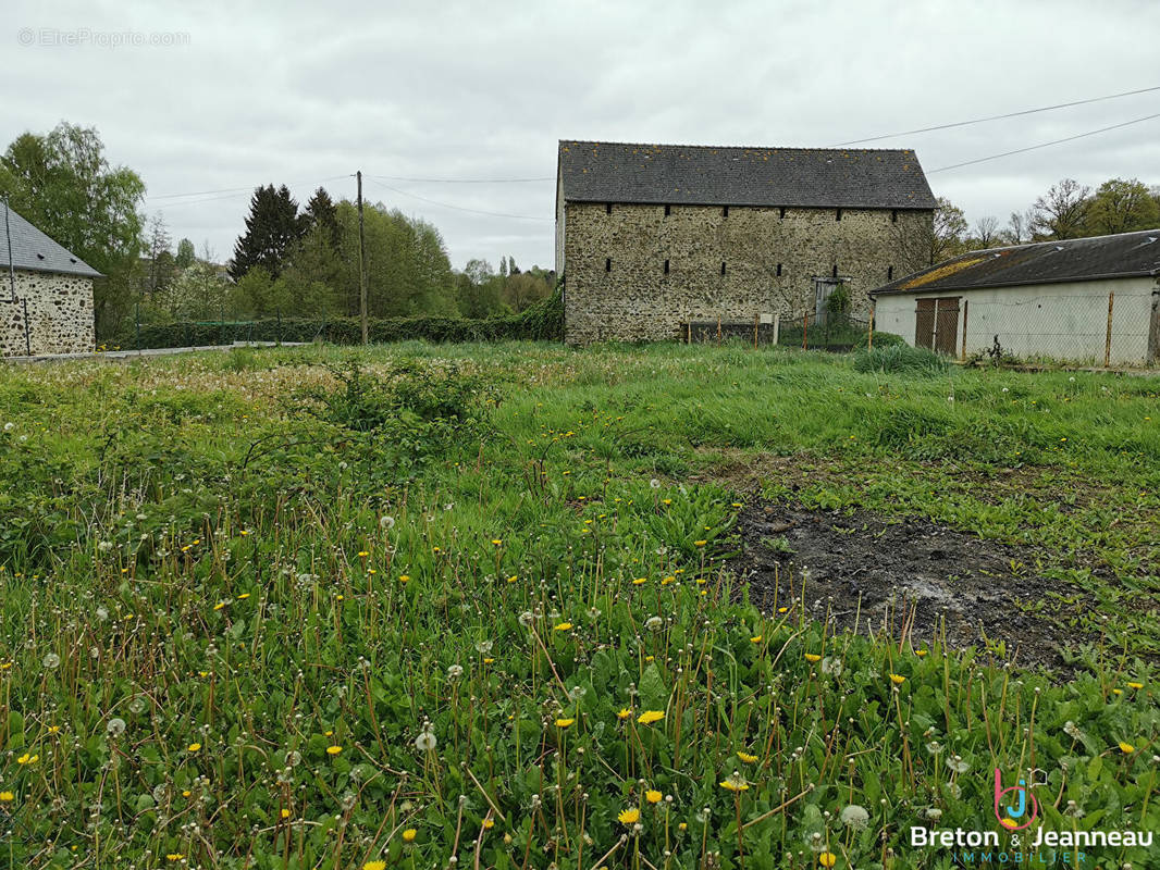 Terrain à BAIS