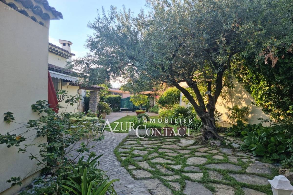 Appartement à MOUGINS