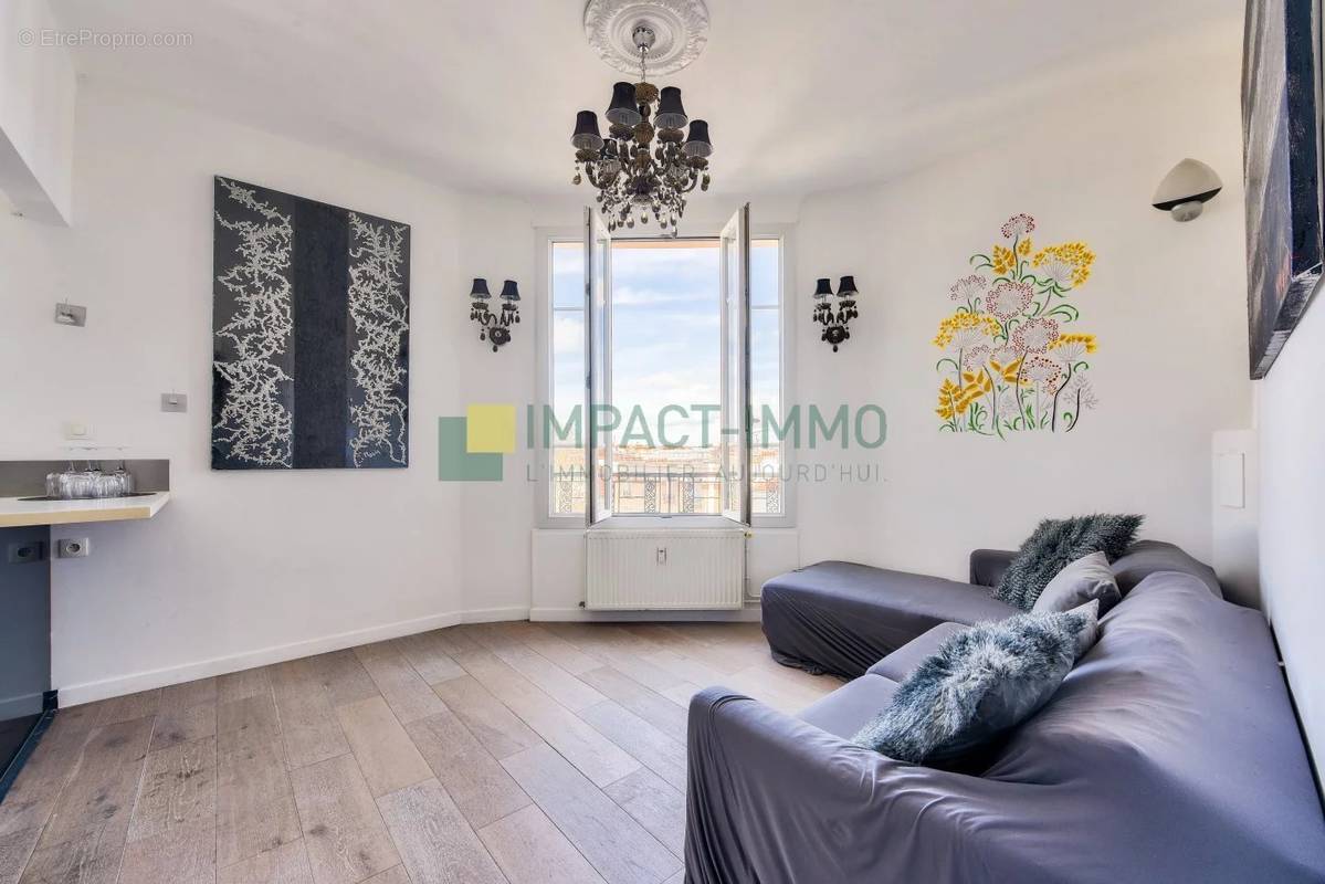 Appartement à COURBEVOIE